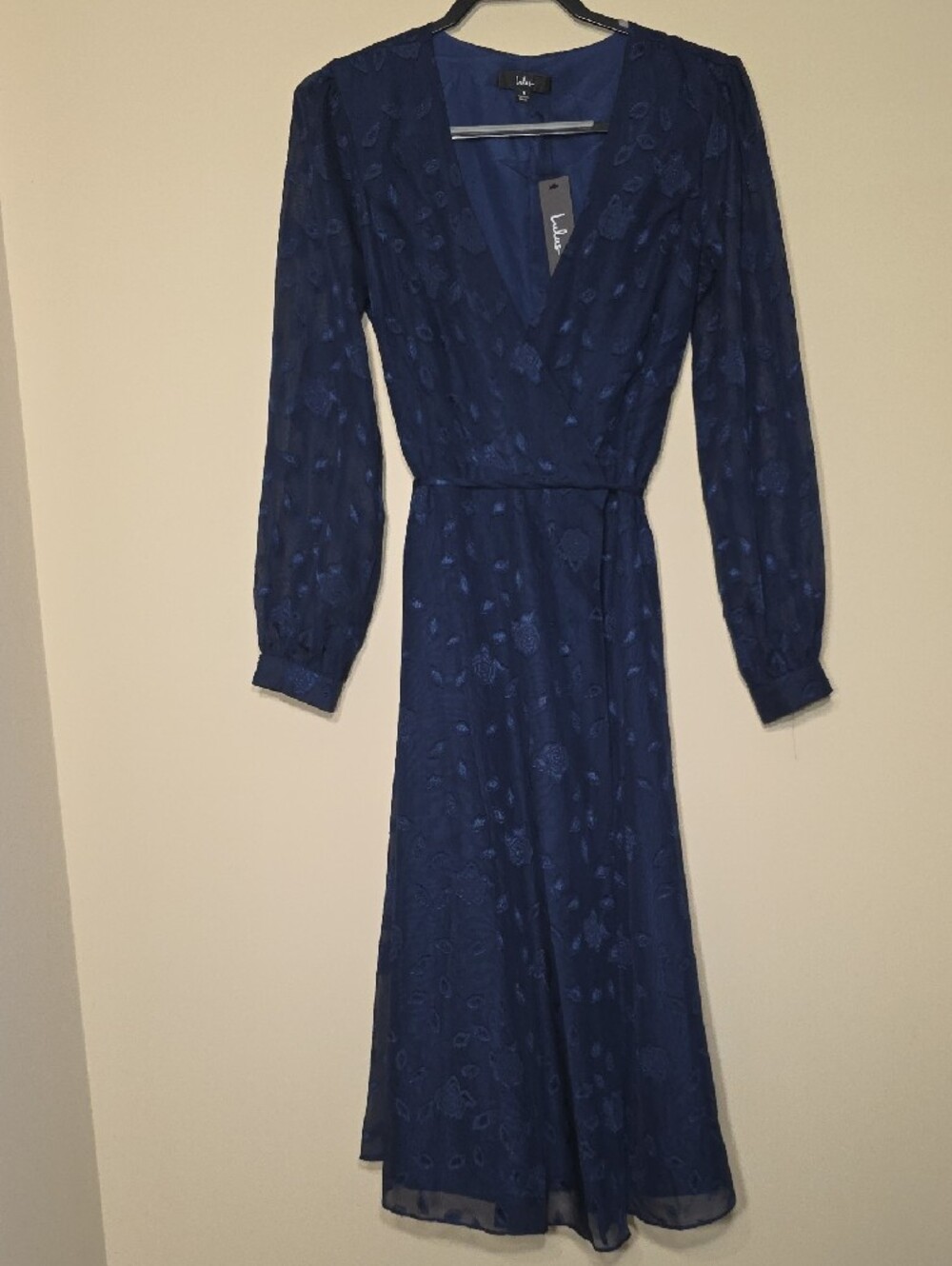 Lulus NWT Evening of Elegance Navy Floral Jacquard Wrap Dress Long Sleeve Size M - Picture 2 of 7